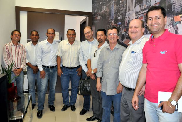 Da direita para esquerda, vereador Rodyson do Zé Milton (PSDB), ao lado do superintentende do HSJD, Afrânio Emilio, a seguir, o presidente da Câmara, Rodrigo Kaboja, ao seu lado o vereador Edmar Rodrigues, ladeado por Ariston Silva, diretor da DICTUM, na sequencia os vereadores, Edmilson, ex-Niteroi, Careca da Água Mineral, Edimar Felix e Periquito Beleza